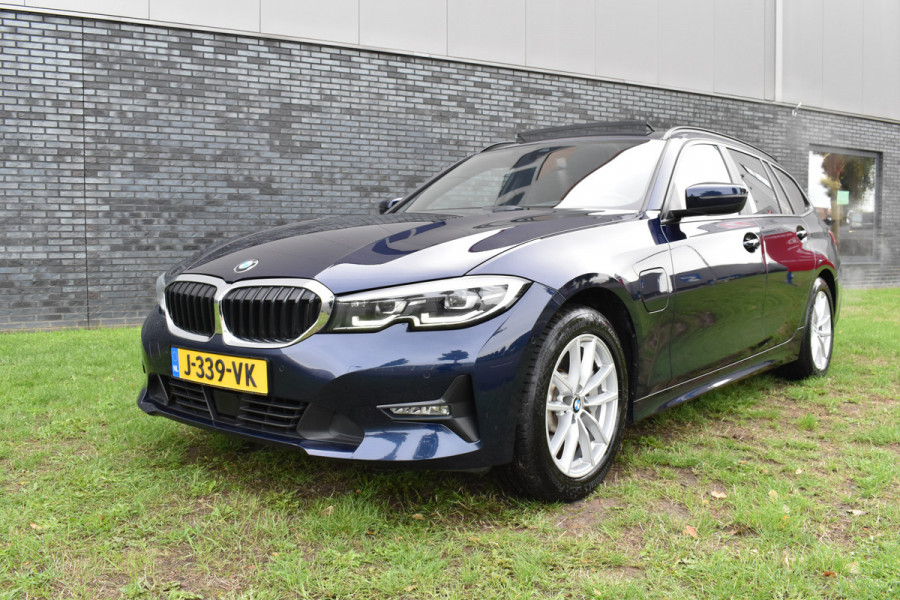 BMW 3 Serie Touring 330e Business Edition Plus Plugin-hybride Pano Leder