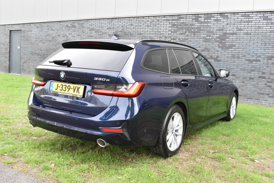 BMW 3 Serie Touring 330e Business Edition Plus Plugin-hybride Pano Leder