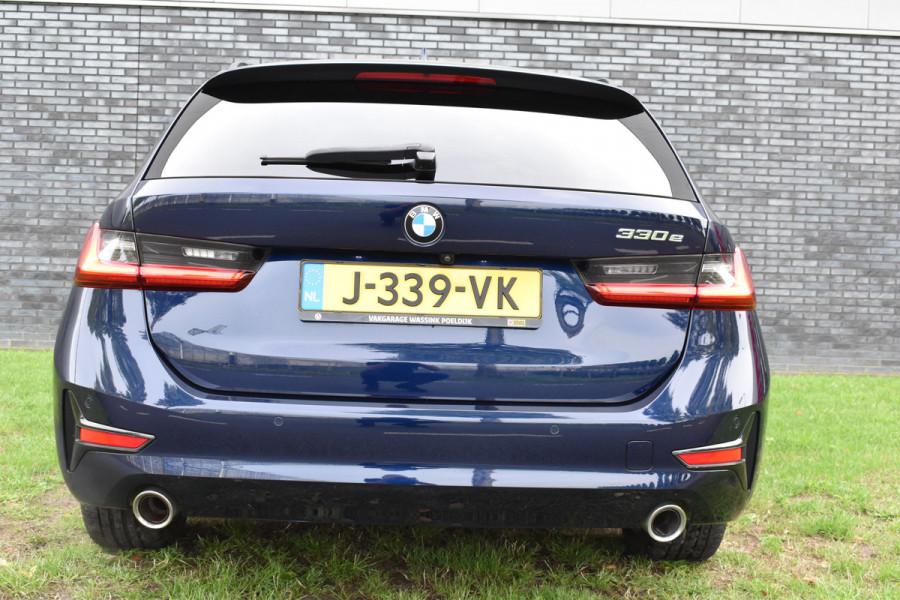 BMW 3 Serie Touring 330e Business Edition Plus Plugin-hybride Pano Leder