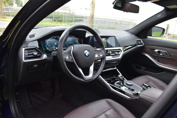 BMW 3 Serie Touring 330e Business Edition Plus Plugin-hybride Pano Leder