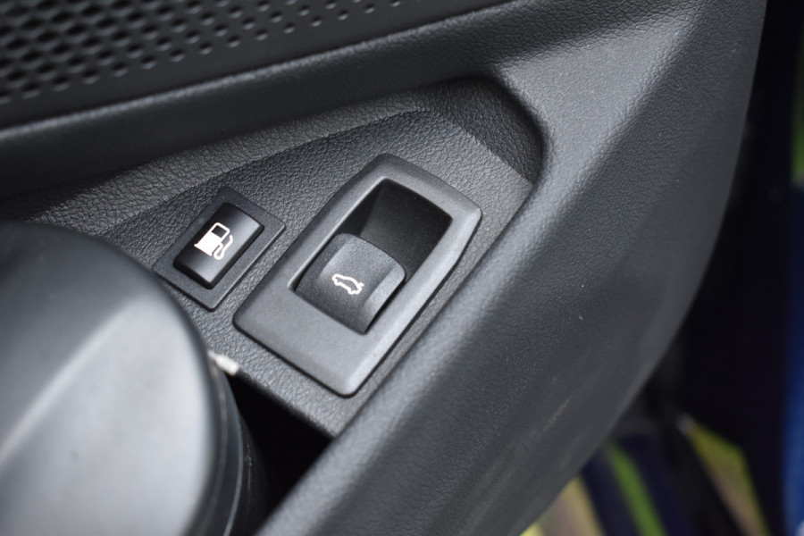 BMW 3 Serie Touring 330e Business Edition Plus Plugin-hybride Pano Leder