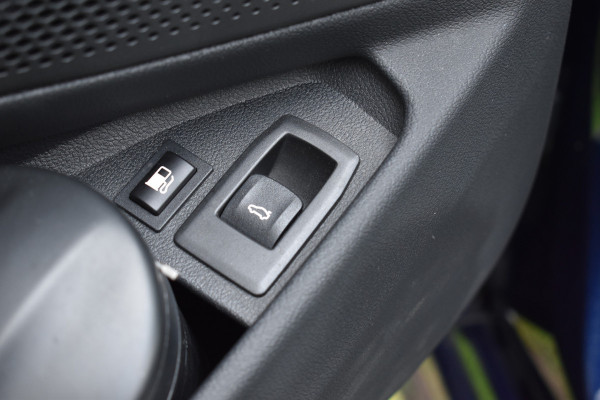 BMW 3 Serie Touring 330e Business Edition Plus Plugin-hybride Pano Leder