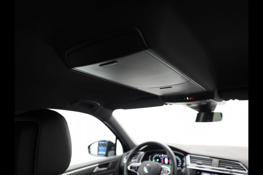 Volkswagen Tiguan 1.5 TSI R-Line Business | Black Style | IQ Light | Side Assist | Elk. A-klep | Camera | Prijs Rijklaar !!