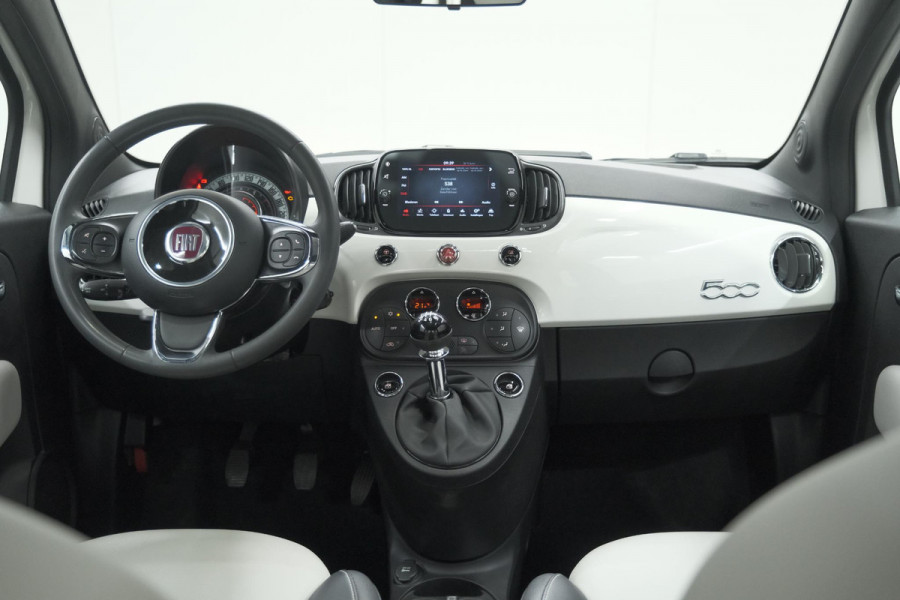 Fiat 500 1.0 Hybrid Dolcevita | Panoramadak | Climate Control | Apple Carplay | Parkeersensoren
