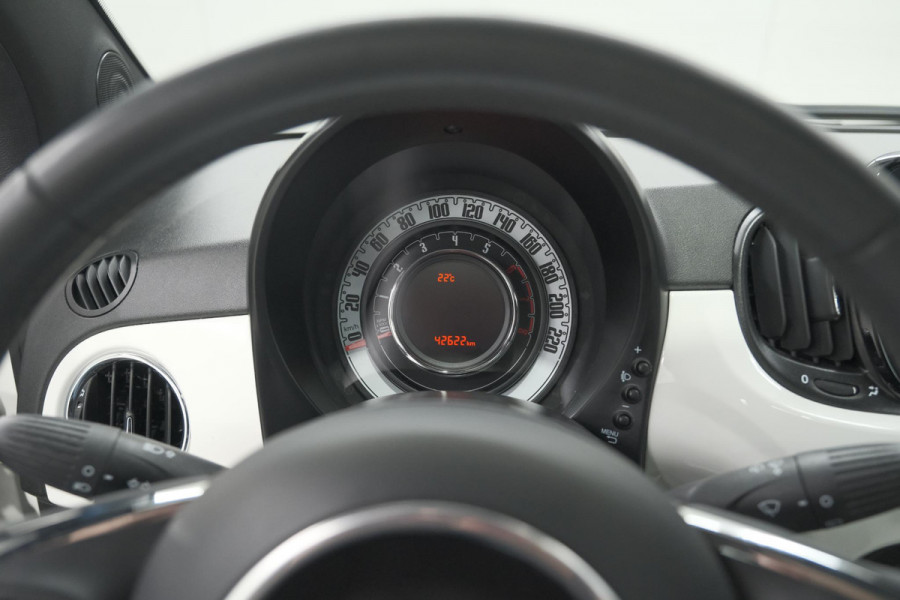 Fiat 500 1.0 Hybrid Dolcevita | Panoramadak | Climate Control | Apple Carplay | Parkeersensoren