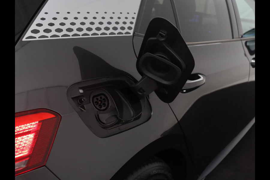 Volkswagen ID.3 First Plus 58 kWh | SOH 88,1% | Adaptive cruise | Stoelverwarming | Climate control | Sfeerverlichting | Carplay | Camera | Park assist