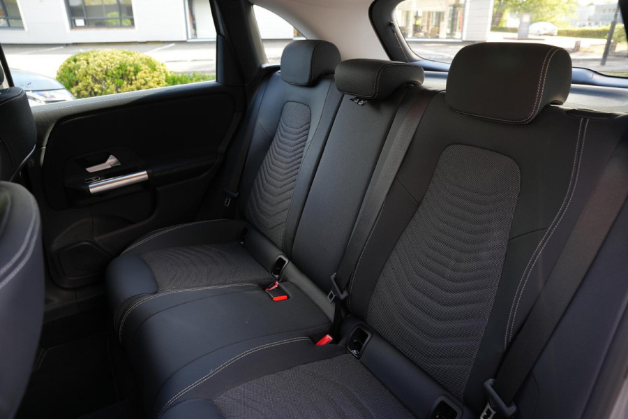 Mercedes-Benz B-Klasse 180 Progressive Line Advanced Trekhaak Winterpakket MBUX Navi Camera
