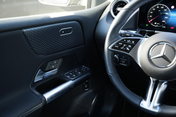Mercedes-Benz B-Klasse 180 Progressive Line Advanced Trekhaak Winterpakket MBUX Navi Camera