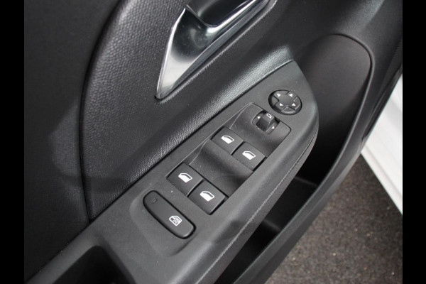 Opel Corsa 1.2 Turbo Elegance Airco Cruise control Verwarmde voorstoelen Stuurverwarming Lane assist Parkeersensoren achter