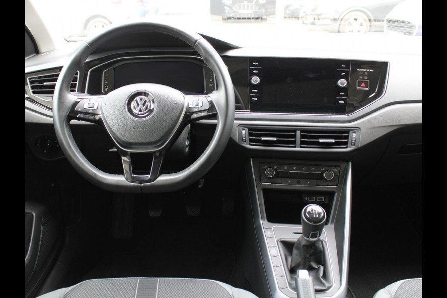 Volkswagen Polo 1.0 TSI Highline | PANORAMISCH SCHUIFDAK | APPLE CARPLAY |