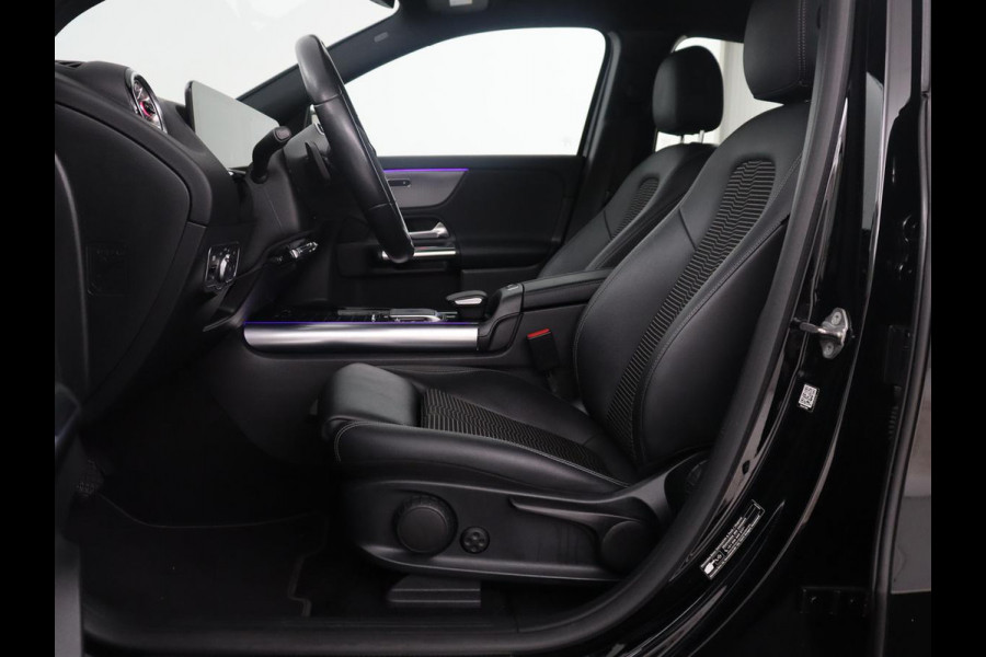 Mercedes-Benz EQA 250 Business Solution Luxury 67 kWh | SOH 94,2% | Half leder | Cruise control | Trekhaak | Stoelverwarming | Sfeerverlichting | Carplay | Camera | Park assist | Elektrische achterklep