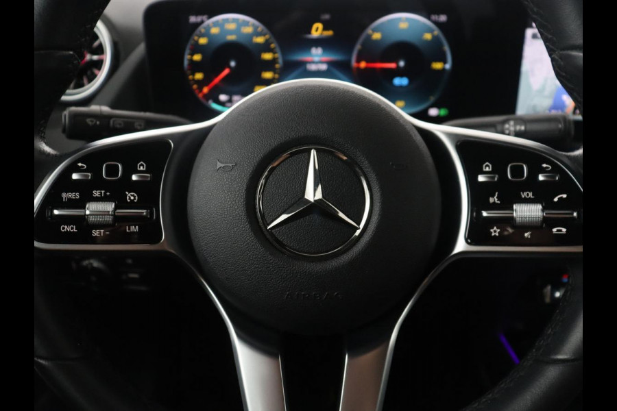 Mercedes-Benz EQA 250 Business Solution Luxury 67 kWh | SOH 94,2% | Half leder | Cruise control | Trekhaak | Stoelverwarming | Sfeerverlichting | Carplay | Camera | Park assist | Elektrische achterklep