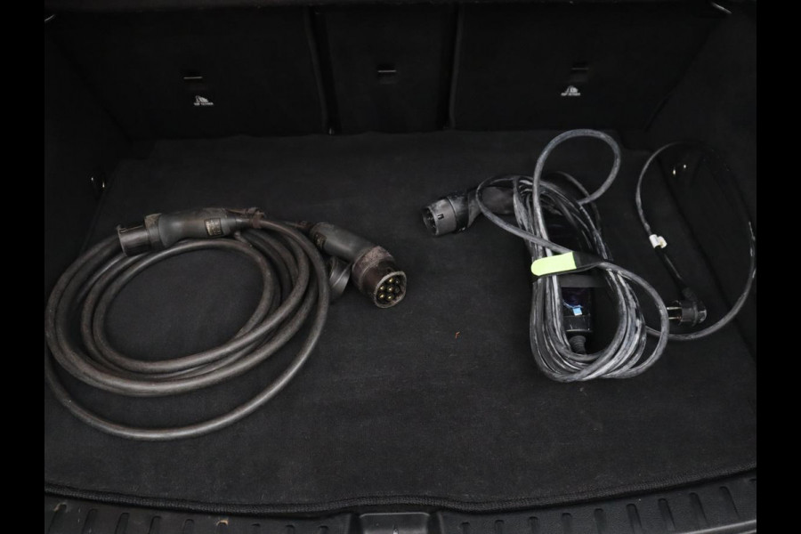 Mercedes-Benz EQA 250 Business Solution Luxury 67 kWh | SOH 94,2% | Half leder | Cruise control | Trekhaak | Stoelverwarming | Sfeerverlichting | Carplay | Camera | Park assist | Elektrische achterklep