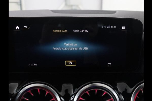 Mercedes-Benz EQA 250 Business Solution Luxury 67 kWh | SOH 94,2% | Half leder | Cruise control | Trekhaak | Stoelverwarming | Sfeerverlichting | Carplay | Camera | Park assist | Elektrische achterklep