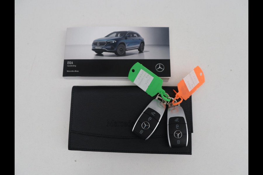 Mercedes-Benz EQA 250 Business Solution Luxury 67 kWh | SOH 94,2% | Half leder | Cruise control | Trekhaak | Stoelverwarming | Sfeerverlichting | Carplay | Camera | Park assist | Elektrische achterklep