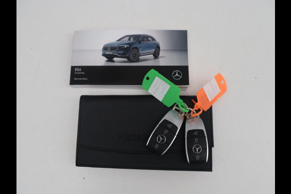 Mercedes-Benz EQA 250 Business Solution Luxury 67 kWh | SOH 94,2% | Half leder | Cruise control | Trekhaak | Stoelverwarming | Sfeerverlichting | Carplay | Camera | Park assist | Elektrische achterklep