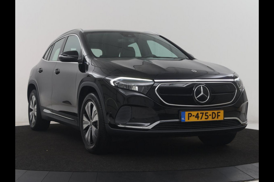 Mercedes-Benz EQA 250 Business Solution Luxury 67 kWh | SOH 94,2% | Half leder | Cruise control | Trekhaak | Stoelverwarming | Sfeerverlichting | Carplay | Camera | Park assist | Elektrische achterklep