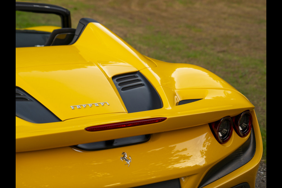 Ferrari F8 Spider 3.9 V8 HELE | Lift | JBL | Carbon interior