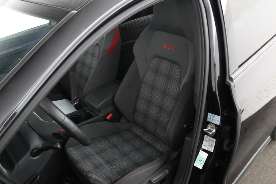 Volkswagen Golf 2.0 TSI GTI Panorama, Digitaldash, Trekhaak