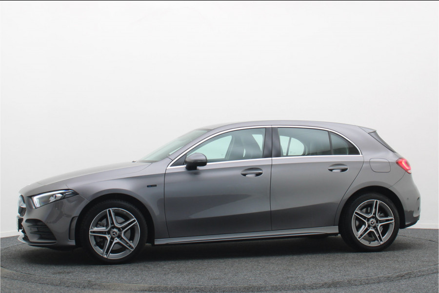 Mercedes-Benz A-Klasse 250 e Business Solution AMG Limited Widescreen, Camera, Cruise, Sfeerverlichting, LED, Apple CarPlay, 18"