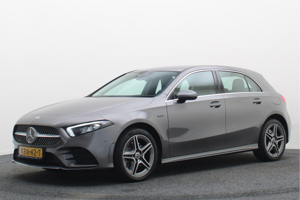 Mercedes-Benz A-Klasse 250 e Business Solution AMG Limited Widescreen, Camera, Cruise, Sfeerverlichting, LED, Apple CarPlay, 18"