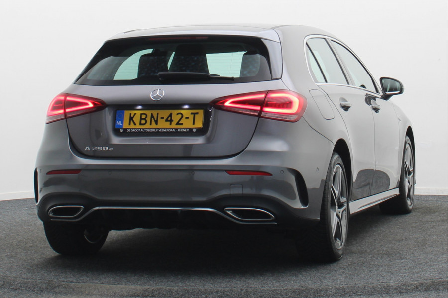 Mercedes-Benz A-Klasse 250 e Business Solution AMG Limited Widescreen, Camera, Cruise, Sfeerverlichting, LED, Apple CarPlay, 18"