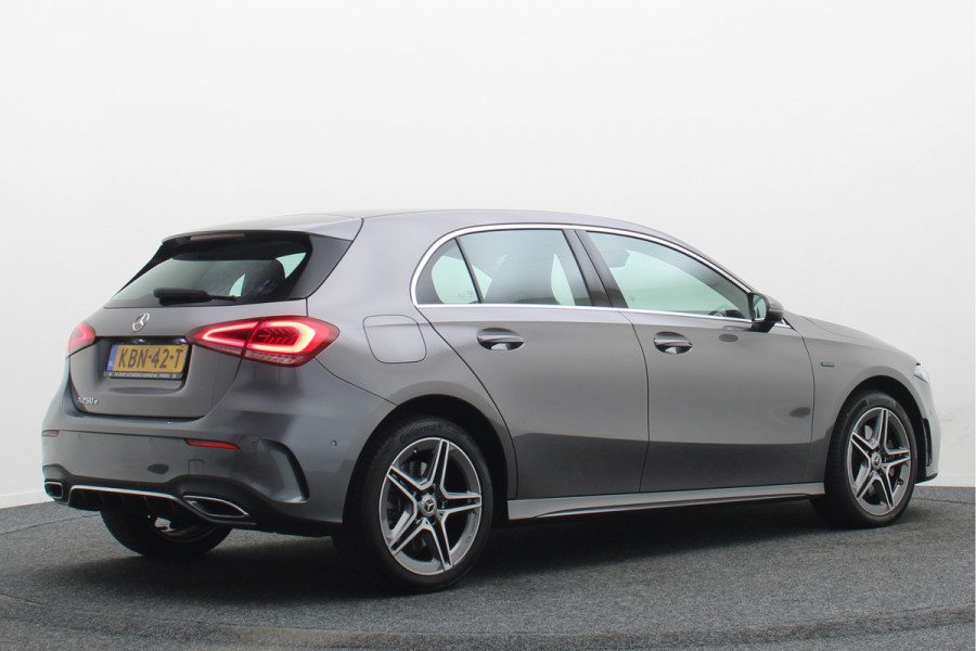 Mercedes-Benz A-Klasse 250 e Business Solution AMG Limited Widescreen, Camera, Cruise, Sfeerverlichting, LED, Apple CarPlay, 18"