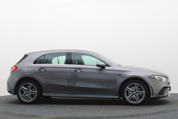 Mercedes-Benz A-Klasse 250 e Business Solution AMG Limited Widescreen, Camera, Cruise, Sfeerverlichting, LED, Apple CarPlay, 18"