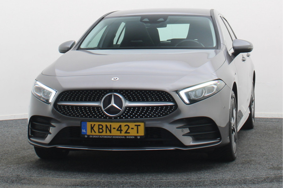 Mercedes-Benz A-Klasse 250 e Business Solution AMG Limited Widescreen, Camera, Cruise, Sfeerverlichting, LED, Apple CarPlay, 18"