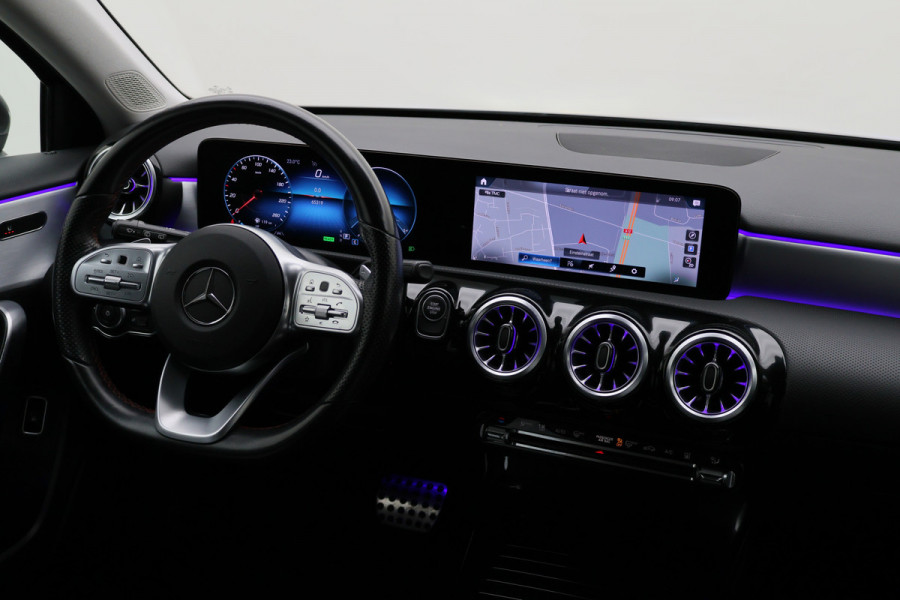 Mercedes-Benz A-Klasse 250 e Business Solution AMG Limited Widescreen, Camera, Cruise, Sfeerverlichting, LED, Apple CarPlay, 18"