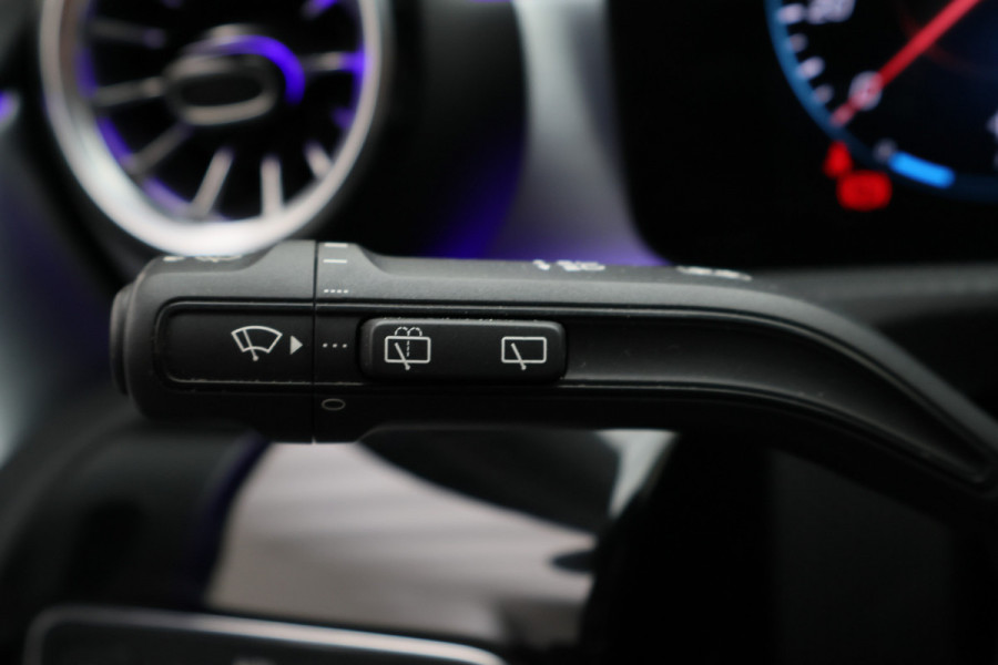 Mercedes-Benz A-Klasse 250 e Business Solution AMG Limited Widescreen, Camera, Cruise, Sfeerverlichting, LED, Apple CarPlay, 18"