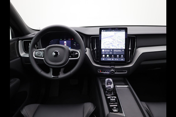 Volvo XC60 2.0 T6 Plug-in hybrid AWD Plus Dark | Trekhaak | Panodak | Dode Hoek | 360 Camera | Harman Kardon | Head Up | Elk. Klep | Prijs Rijklaar !!
