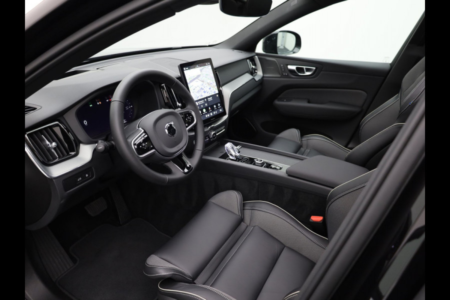 Volvo XC60 2.0 T6 Plug-in hybrid AWD Plus Dark | Trekhaak | Panodak | Dode Hoek | 360 Camera | Harman Kardon | Head Up | Elk. Klep | Prijs Rijklaar !!