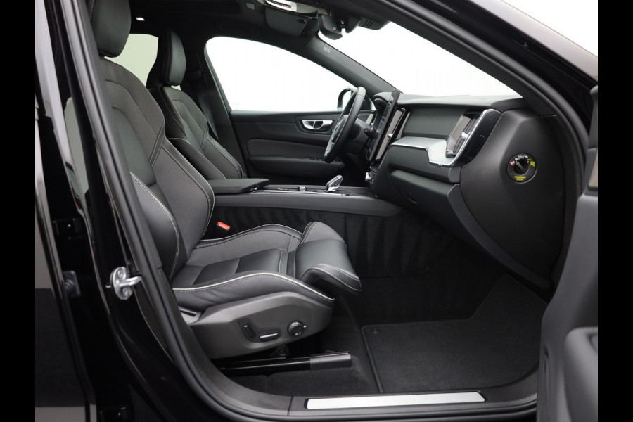 Volvo XC60 2.0 T6 Plug-in hybrid AWD Plus Dark | Trekhaak | Panodak | Dode Hoek | 360 Camera | Harman Kardon | Head Up | Elk. Klep | Prijs Rijklaar !!