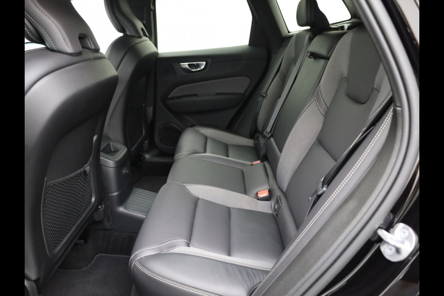 Volvo XC60 2.0 T6 Plug-in hybrid AWD Plus Dark | Trekhaak | Panodak | Dode Hoek | 360 Camera | Harman Kardon | Head Up | Elk. Klep | Prijs Rijklaar !!