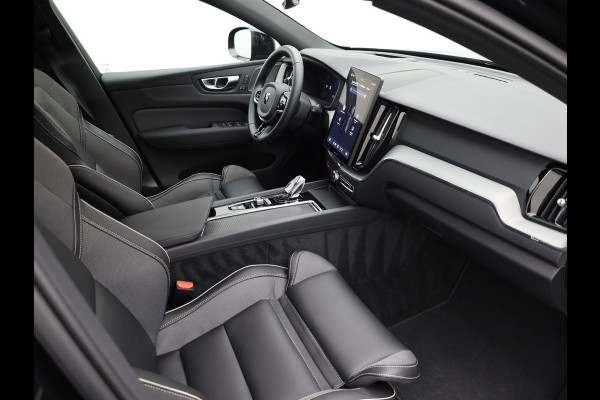 Volvo XC60 2.0 T6 Plug-in hybrid AWD Plus Dark | Trekhaak | Panodak | Dode Hoek | 360 Camera | Harman Kardon | Head Up | Elk. Klep | Prijs Rijklaar !!
