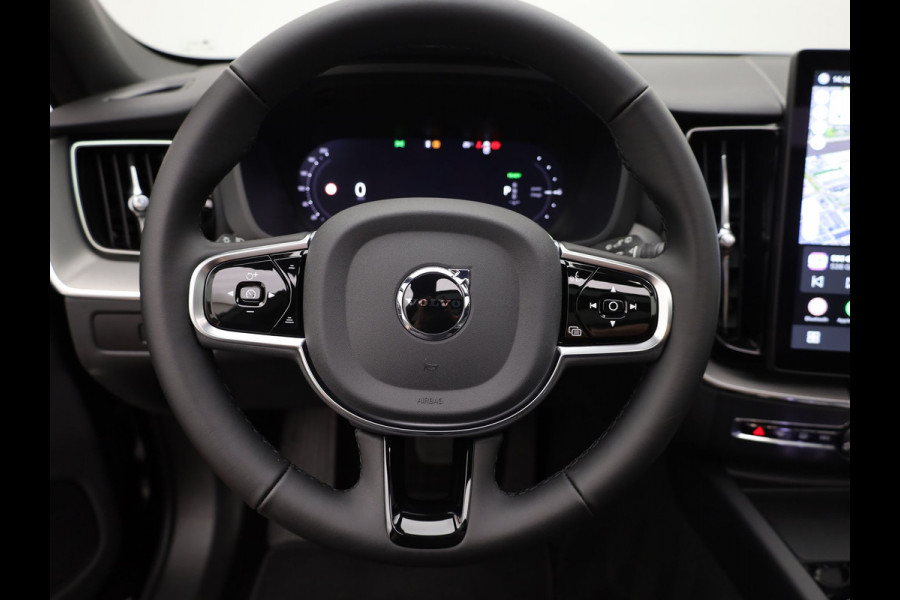 Volvo XC60 2.0 T6 Plug-in hybrid AWD Plus Dark | Trekhaak | Panodak | Dode Hoek | 360 Camera | Harman Kardon | Head Up | Elk. Klep | Prijs Rijklaar !!