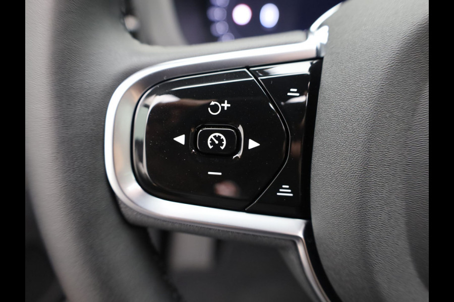 Volvo XC60 2.0 T6 Plug-in hybrid AWD Plus Dark | Trekhaak | Panodak | Dode Hoek | 360 Camera | Harman Kardon | Head Up | Elk. Klep | Prijs Rijklaar !!