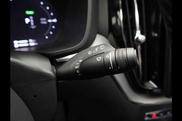 Volvo XC60 2.0 T6 Plug-in hybrid AWD Plus Dark | Trekhaak | Panodak | Dode Hoek | 360 Camera | Harman Kardon | Head Up | Elk. Klep | Prijs Rijklaar !!