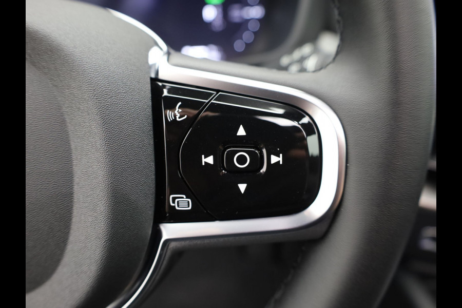 Volvo XC60 2.0 T6 Plug-in hybrid AWD Plus Dark | Trekhaak | Panodak | Dode Hoek | 360 Camera | Harman Kardon | Head Up | Elk. Klep | Prijs Rijklaar !!