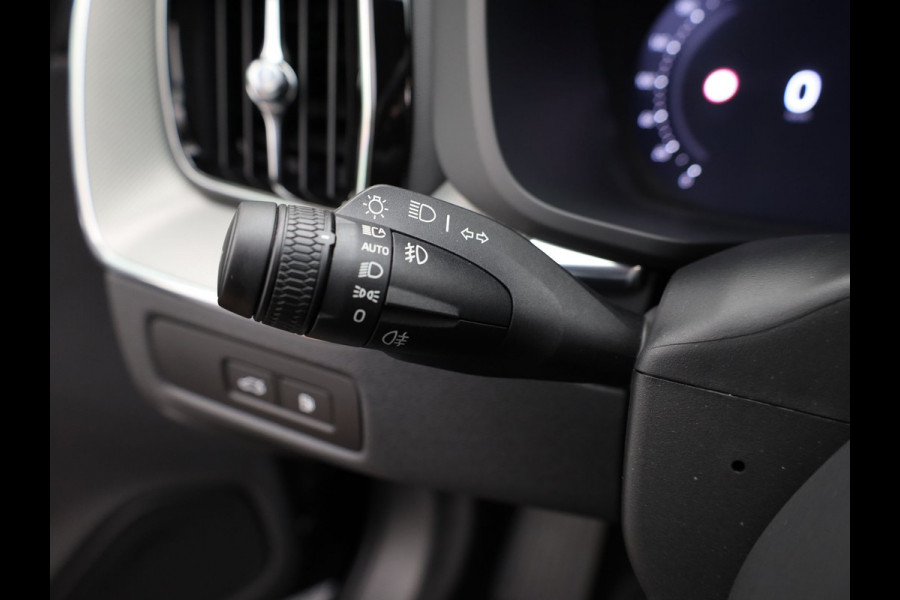 Volvo XC60 2.0 T6 Plug-in hybrid AWD Plus Dark | Trekhaak | Panodak | Dode Hoek | 360 Camera | Harman Kardon | Head Up | Elk. Klep | Prijs Rijklaar !!