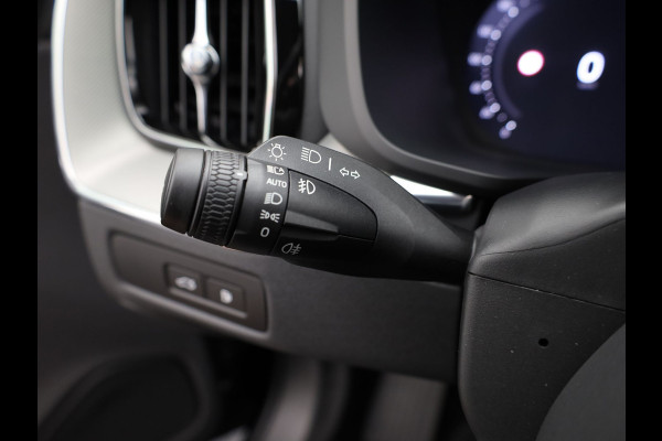 Volvo XC60 2.0 T6 Plug-in hybrid AWD Plus Dark | Trekhaak | Panodak | Dode Hoek | 360 Camera | Harman Kardon | Head Up | Elk. Klep | Prijs Rijklaar !!