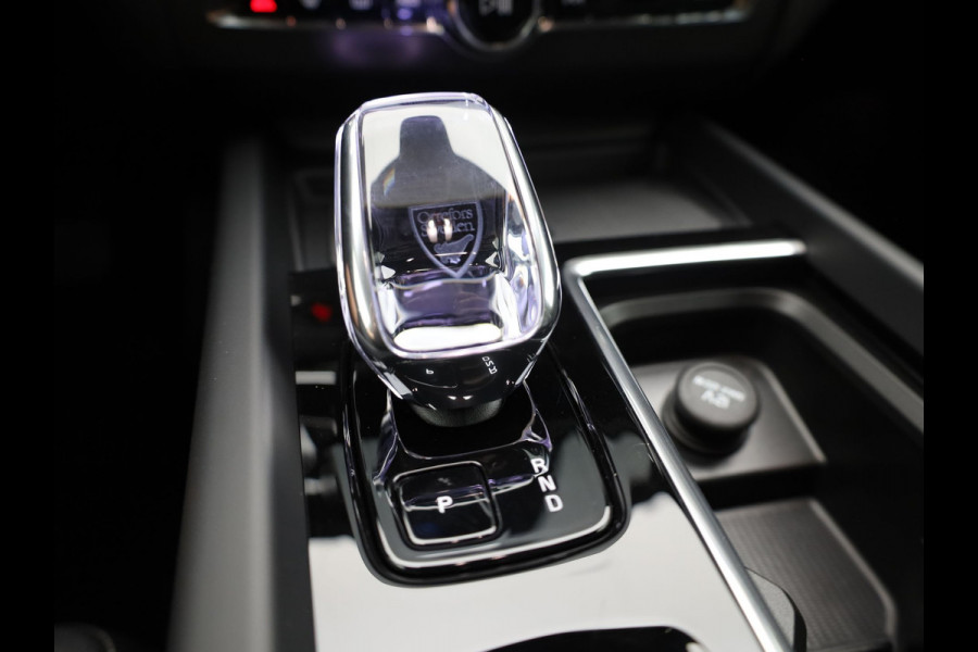 Volvo XC60 2.0 T6 Plug-in hybrid AWD Plus Dark | Trekhaak | Panodak | Dode Hoek | 360 Camera | Harman Kardon | Head Up | Elk. Klep | Prijs Rijklaar !!