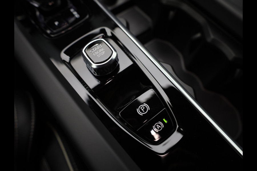 Volvo XC60 2.0 T6 Plug-in hybrid AWD Plus Dark | Trekhaak | Panodak | Dode Hoek | 360 Camera | Harman Kardon | Head Up | Elk. Klep | Prijs Rijklaar !!