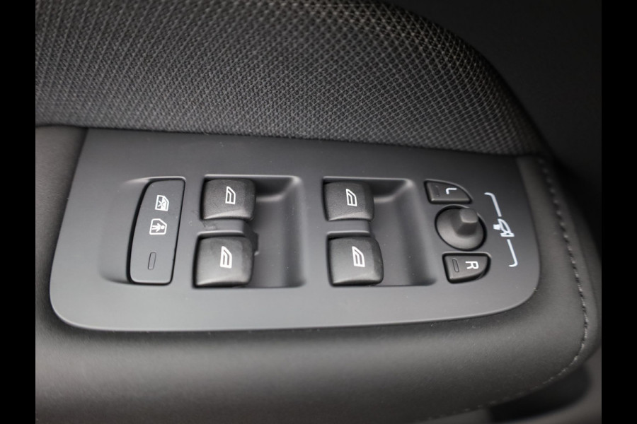 Volvo XC60 2.0 T6 Plug-in hybrid AWD Plus Dark | Trekhaak | Panodak | Dode Hoek | 360 Camera | Harman Kardon | Head Up | Elk. Klep | Prijs Rijklaar !!