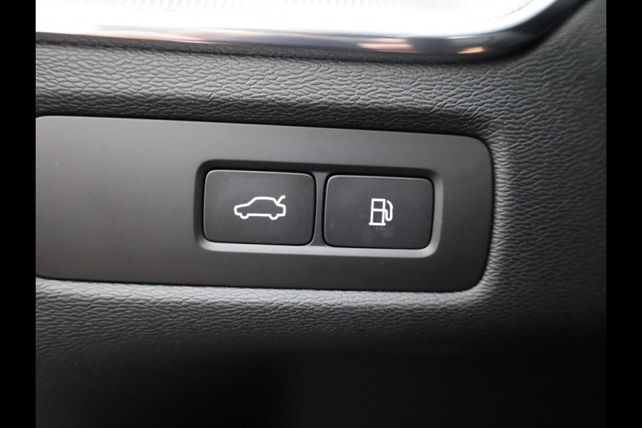 Volvo XC60 2.0 T6 Plug-in hybrid AWD Plus Dark | Trekhaak | Panodak | Dode Hoek | 360 Camera | Harman Kardon | Head Up | Elk. Klep | Prijs Rijklaar !!