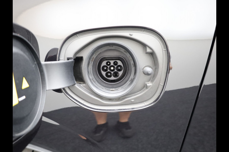 Volvo XC60 2.0 T6 Plug-in hybrid AWD Plus Dark | Trekhaak | Panodak | Dode Hoek | 360 Camera | Harman Kardon | Head Up | Elk. Klep | Prijs Rijklaar !!