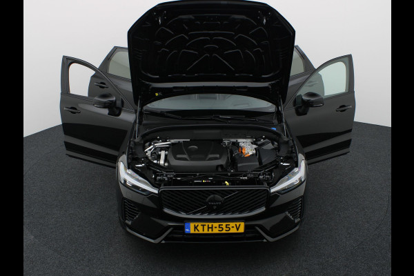 Volvo XC60 2.0 T6 Plug-in hybrid AWD Plus Dark | Trekhaak | Panodak | Dode Hoek | 360 Camera | Harman Kardon | Head Up | Elk. Klep | Prijs Rijklaar !!