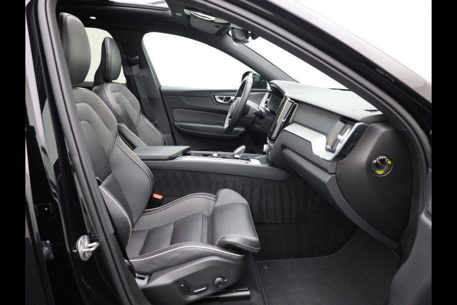 Volvo XC60 2.0 T6 Plug-in hybrid AWD Plus Dark | Panodak | Trekhaak | Elk. A-klep | Apple Carplay / Adroid | Memory Seats | Harman Kardon | Prijs Rijklaar !!