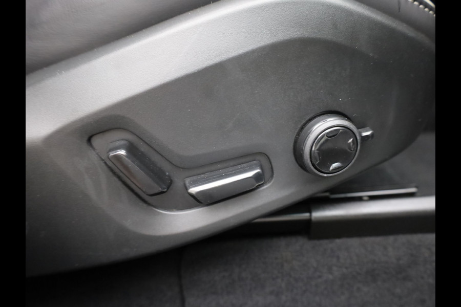 Volvo XC60 2.0 T6 Plug-in hybrid AWD Plus Dark | Panodak | Trekhaak | Elk. A-klep | Apple Carplay / Adroid | Memory Seats | Harman Kardon | Prijs Rijklaar !!